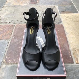 Seychelles Peep Toe Pump - Black Leather, size 7